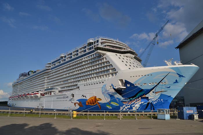 20150910-norwegian-escape-cruise-ship-papenburg.jpg